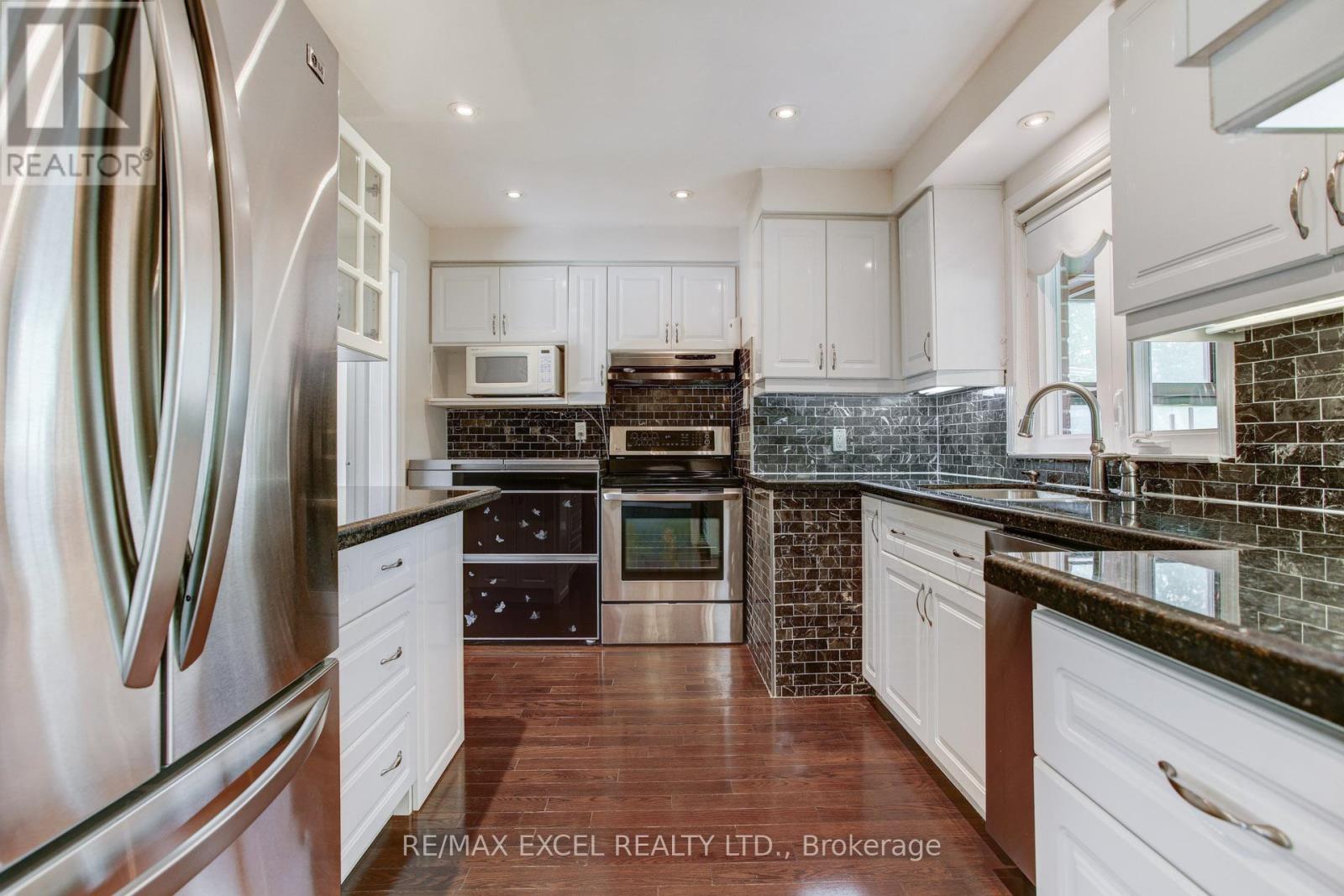 35 URBANDALE AVENUE - 7