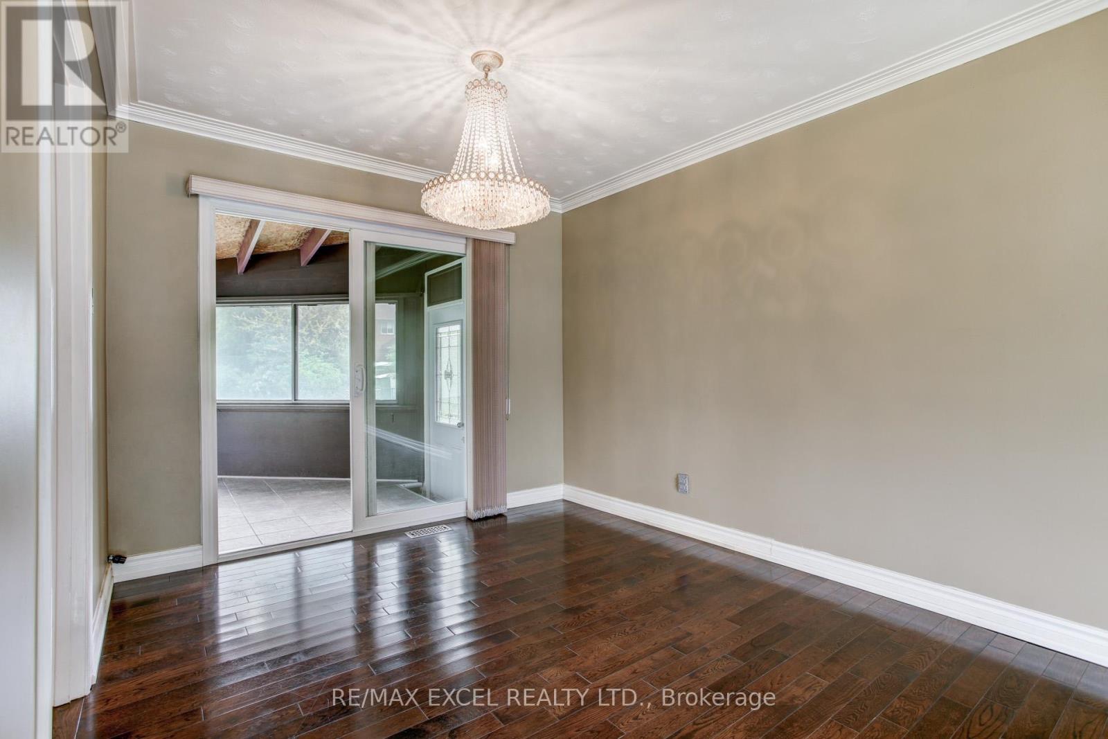 35 URBANDALE AVENUE - 5