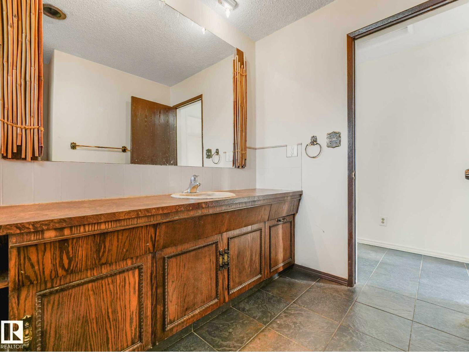 11056 166 AV NW - 28