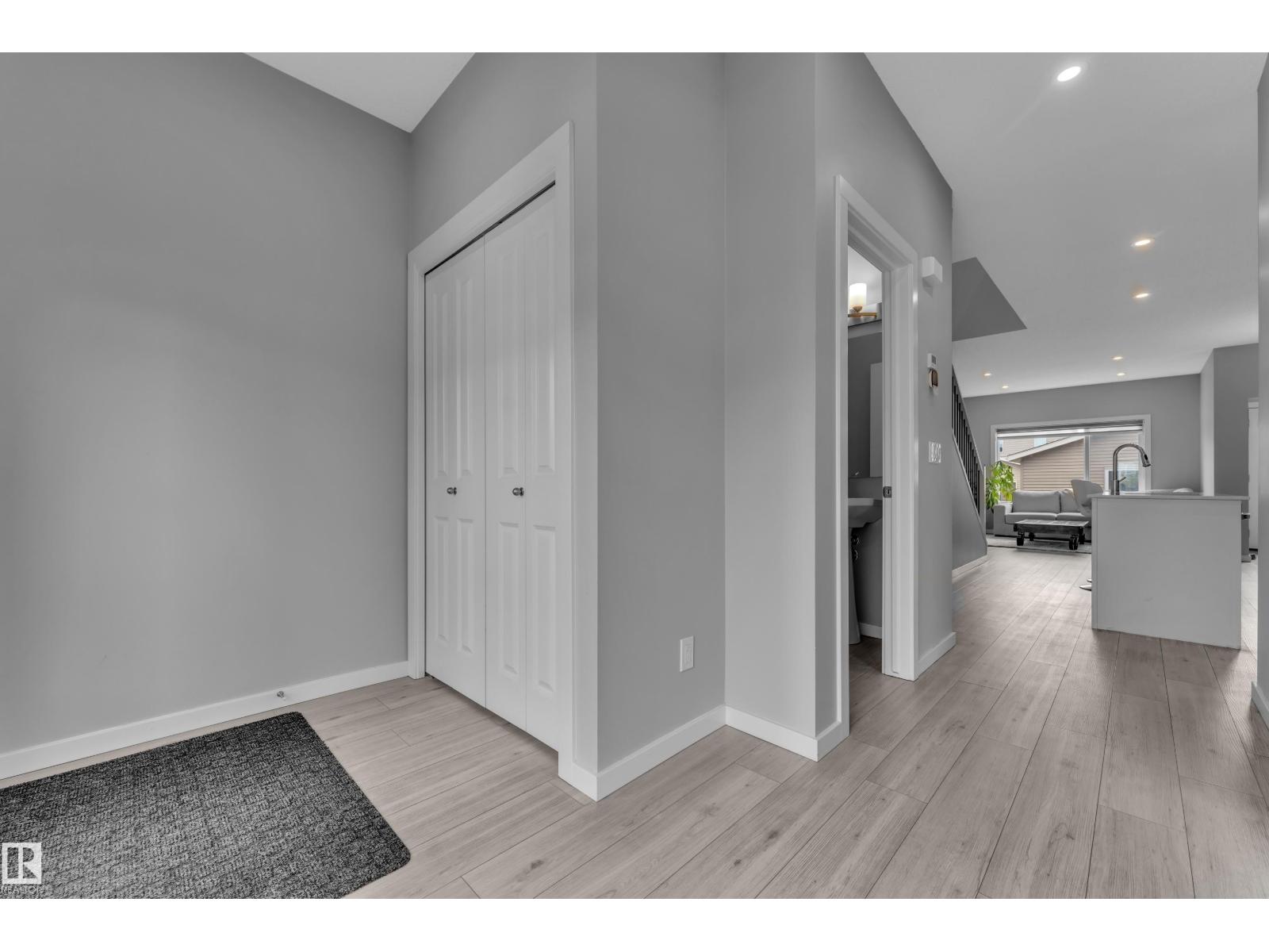 7043 182 AV NW — photo 11