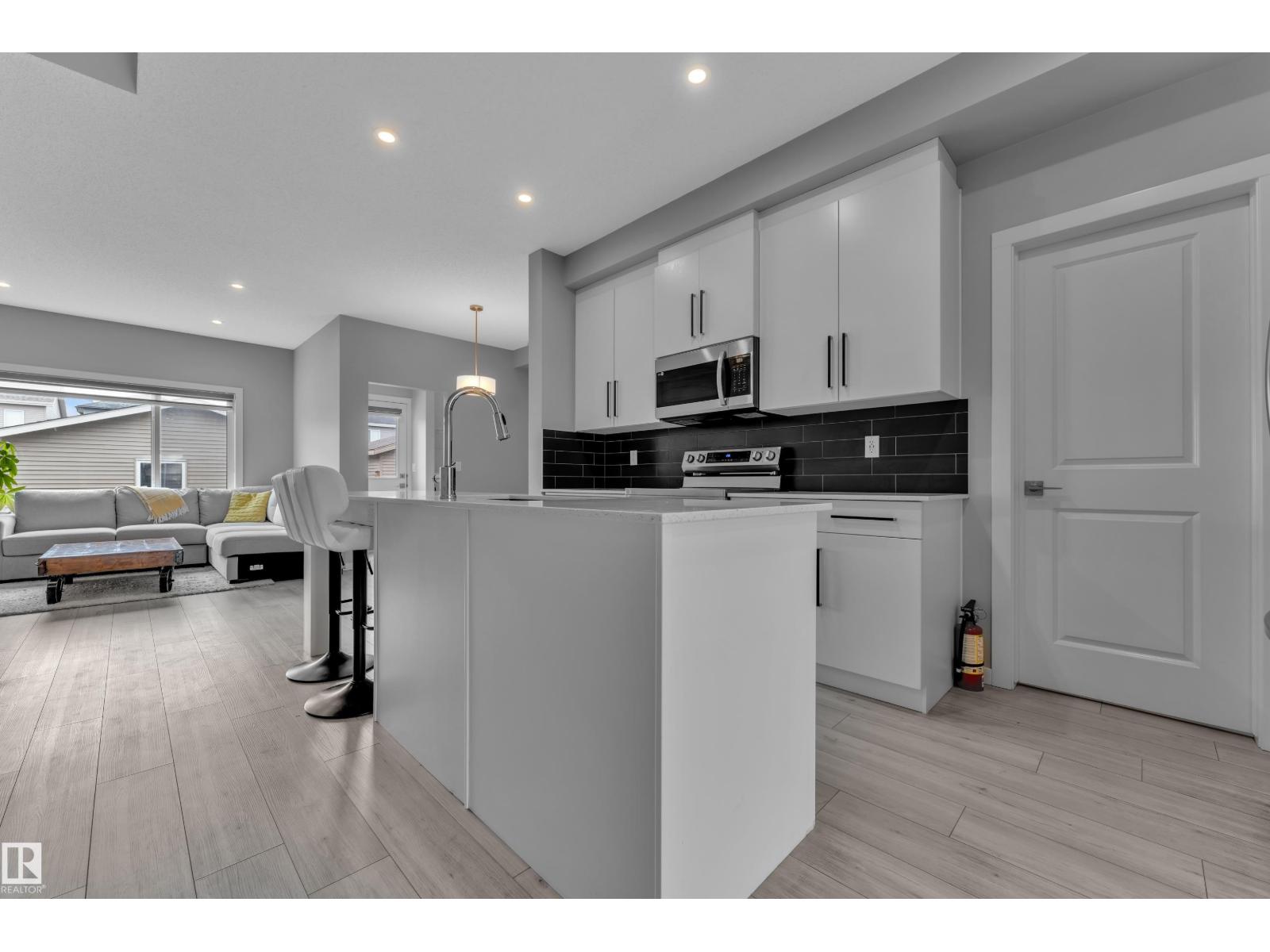 7043 182 AV NW — photo 12