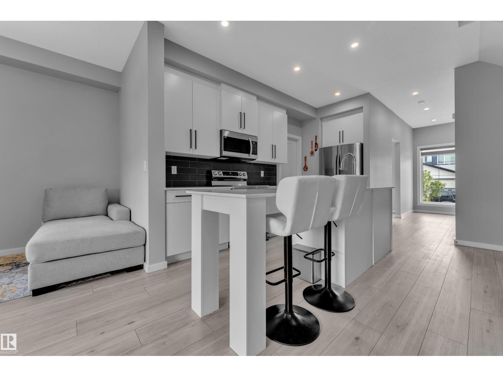 7043 182 AV NW — photo 15