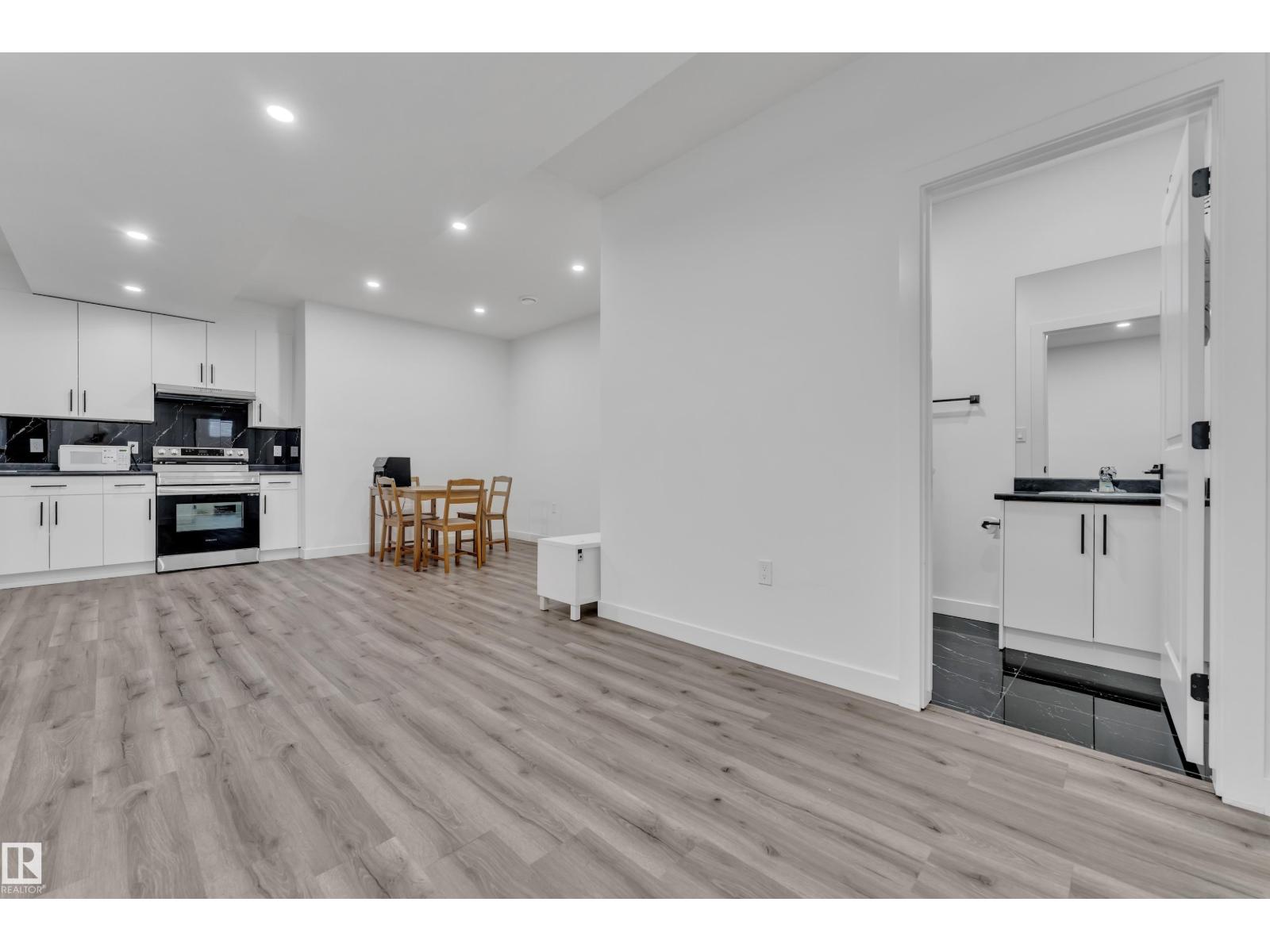7043 182 AV NW — photo 42
