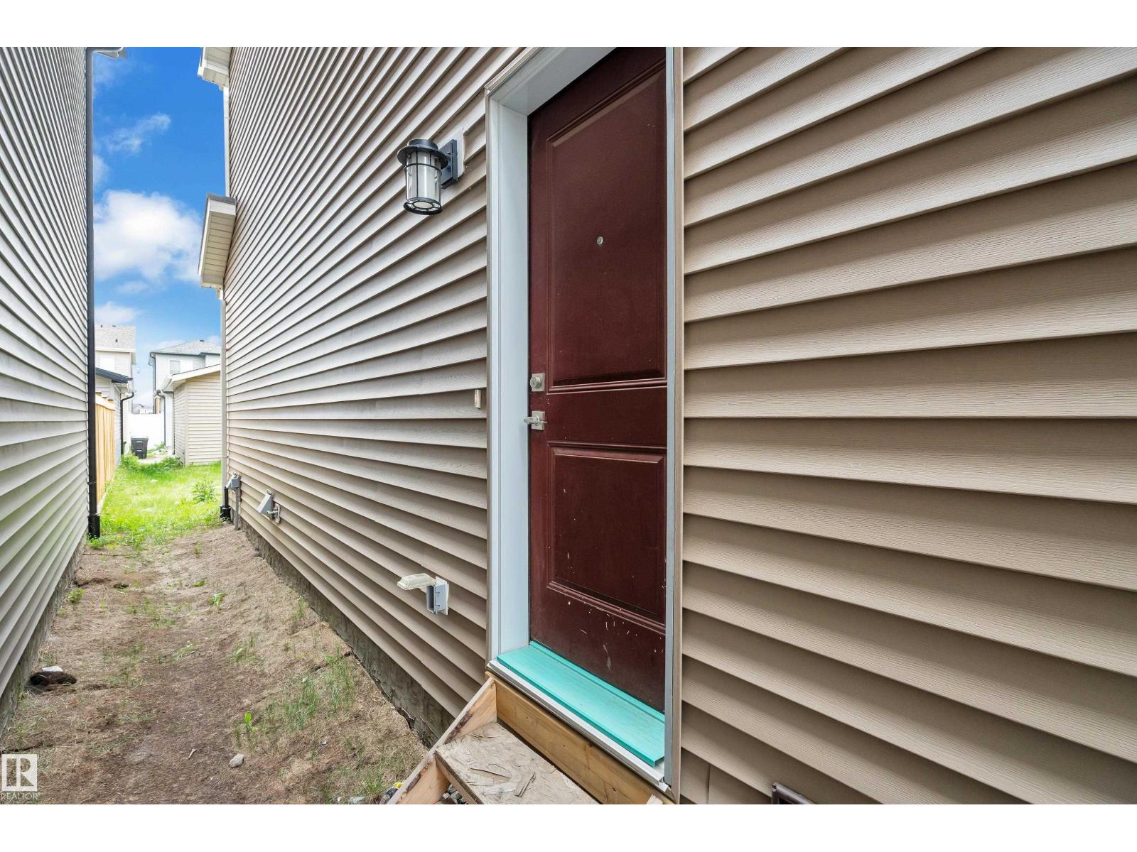 7043 182 AV NW — photo 43