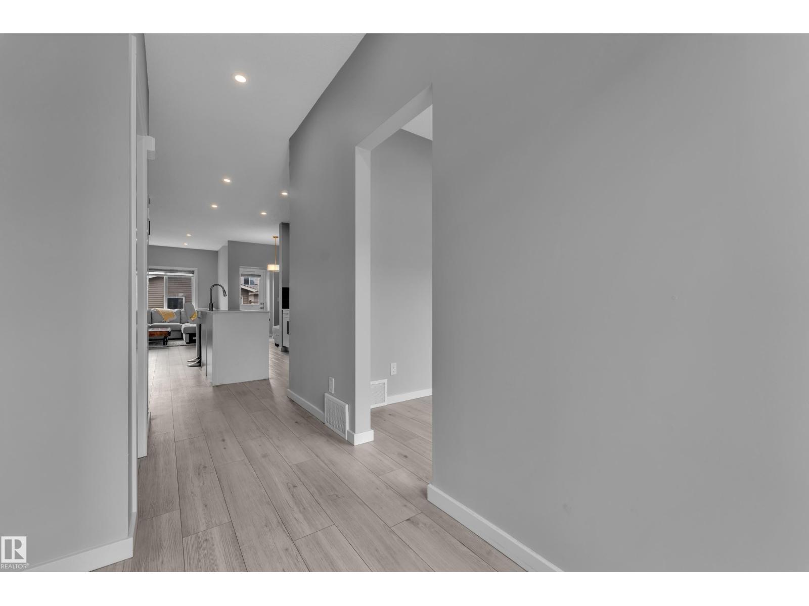 7043 182 AV NW — photo 9
