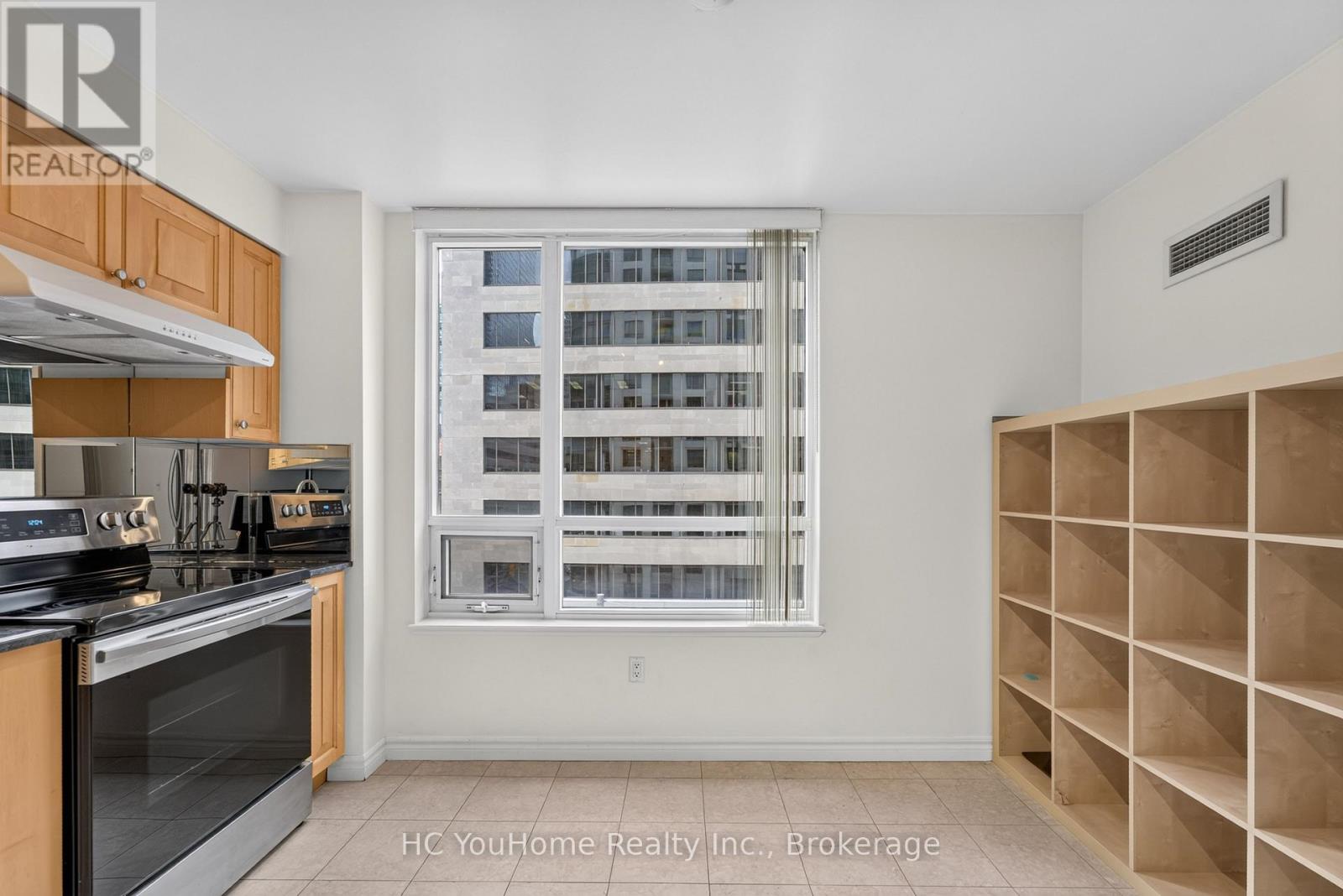 #607 801 BAY STREET - 10