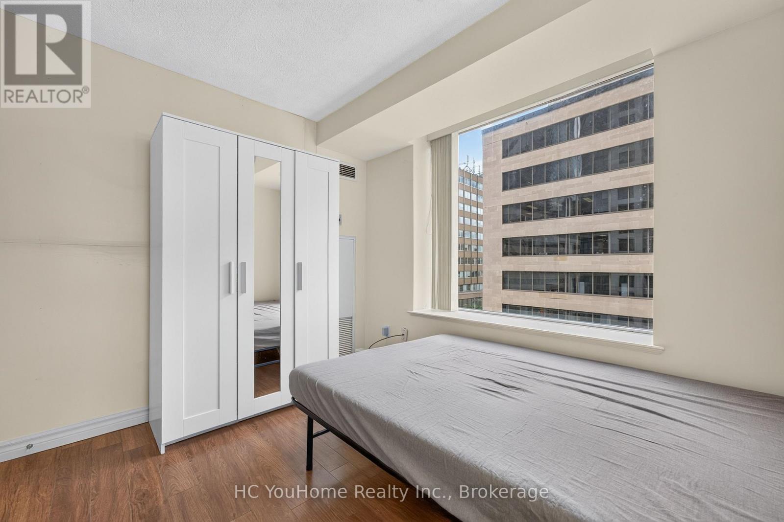 #607 801 BAY STREET - 15