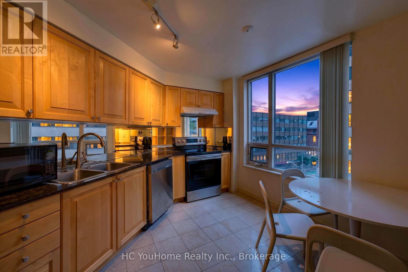 #607 801 BAY STREET - 21