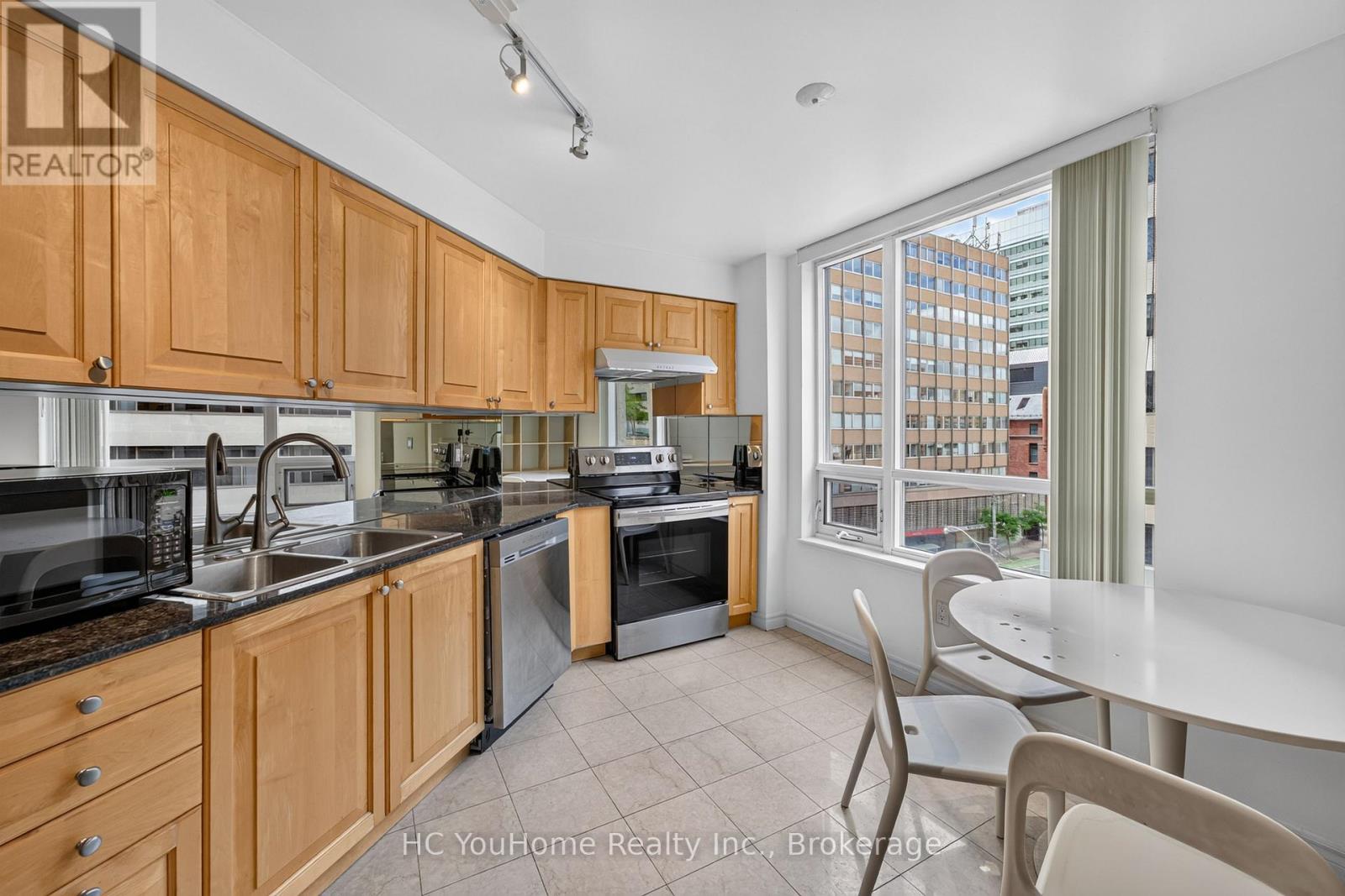 #607 801 BAY STREET - 6