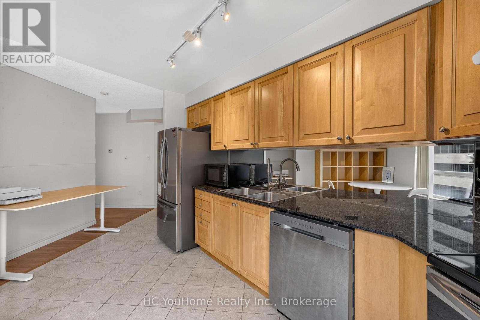 #607 801 BAY STREET - 9