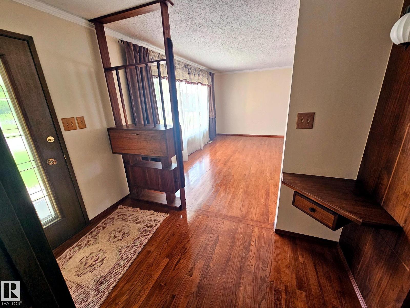 7612 40 AV NW - 10