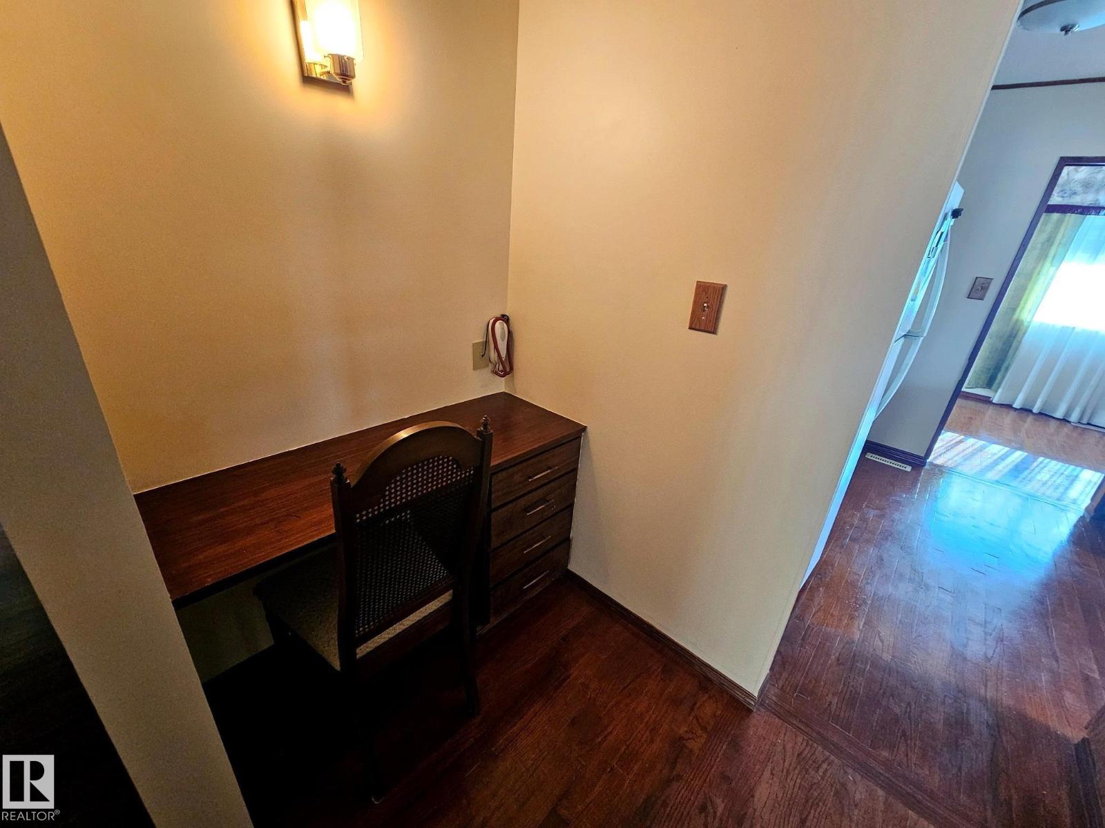 7612 40 AV NW - 14