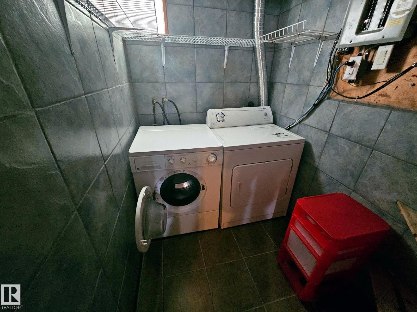 7612 40 AV NW - 17