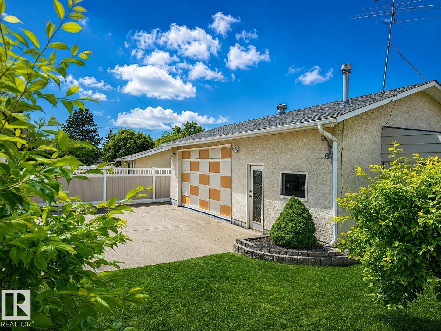 7612 40 AV NW - 18