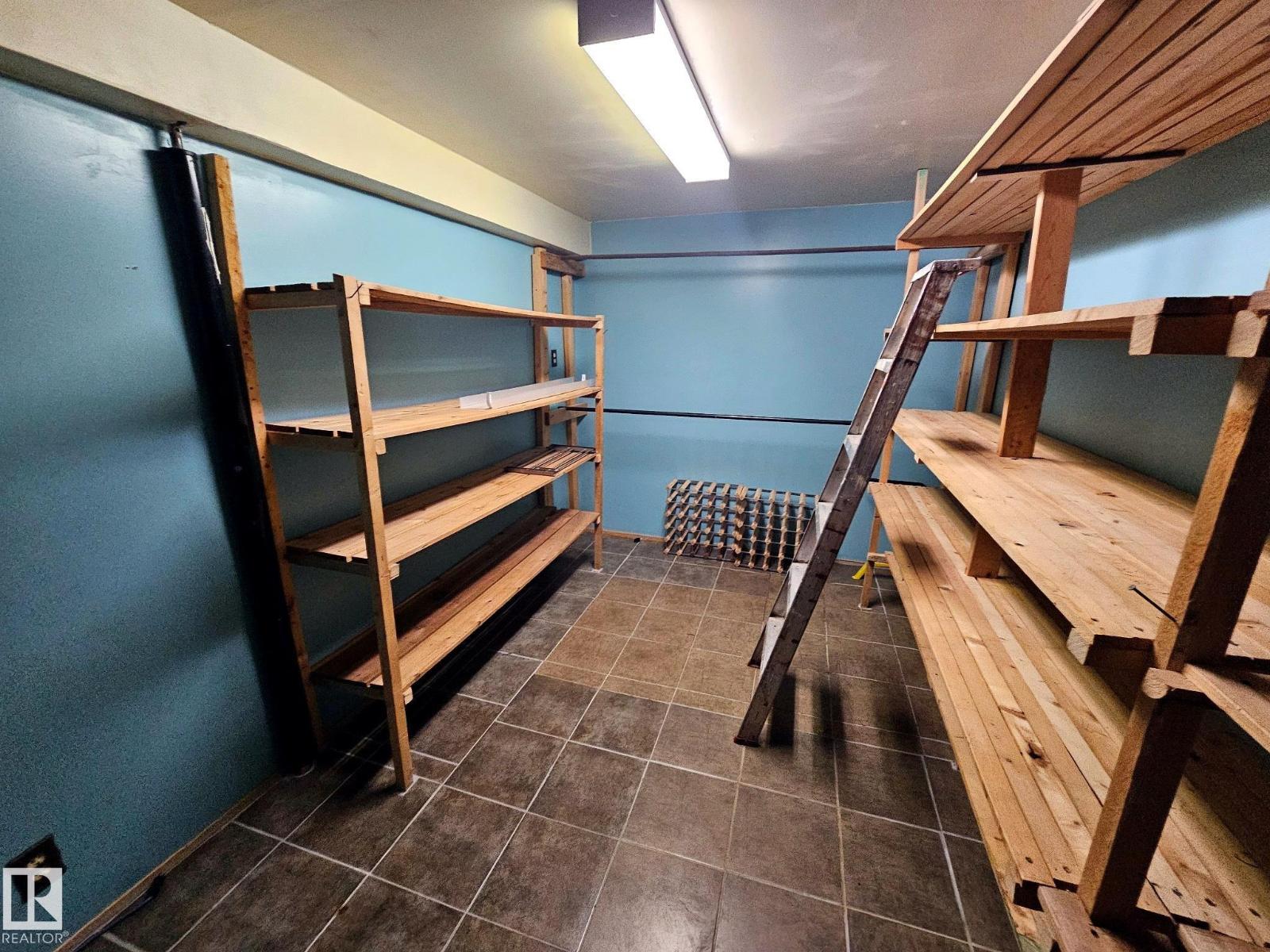 7612 40 AV NW - 19