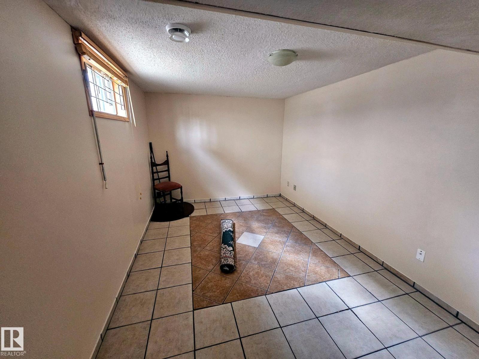 7612 40 AV NW - 22