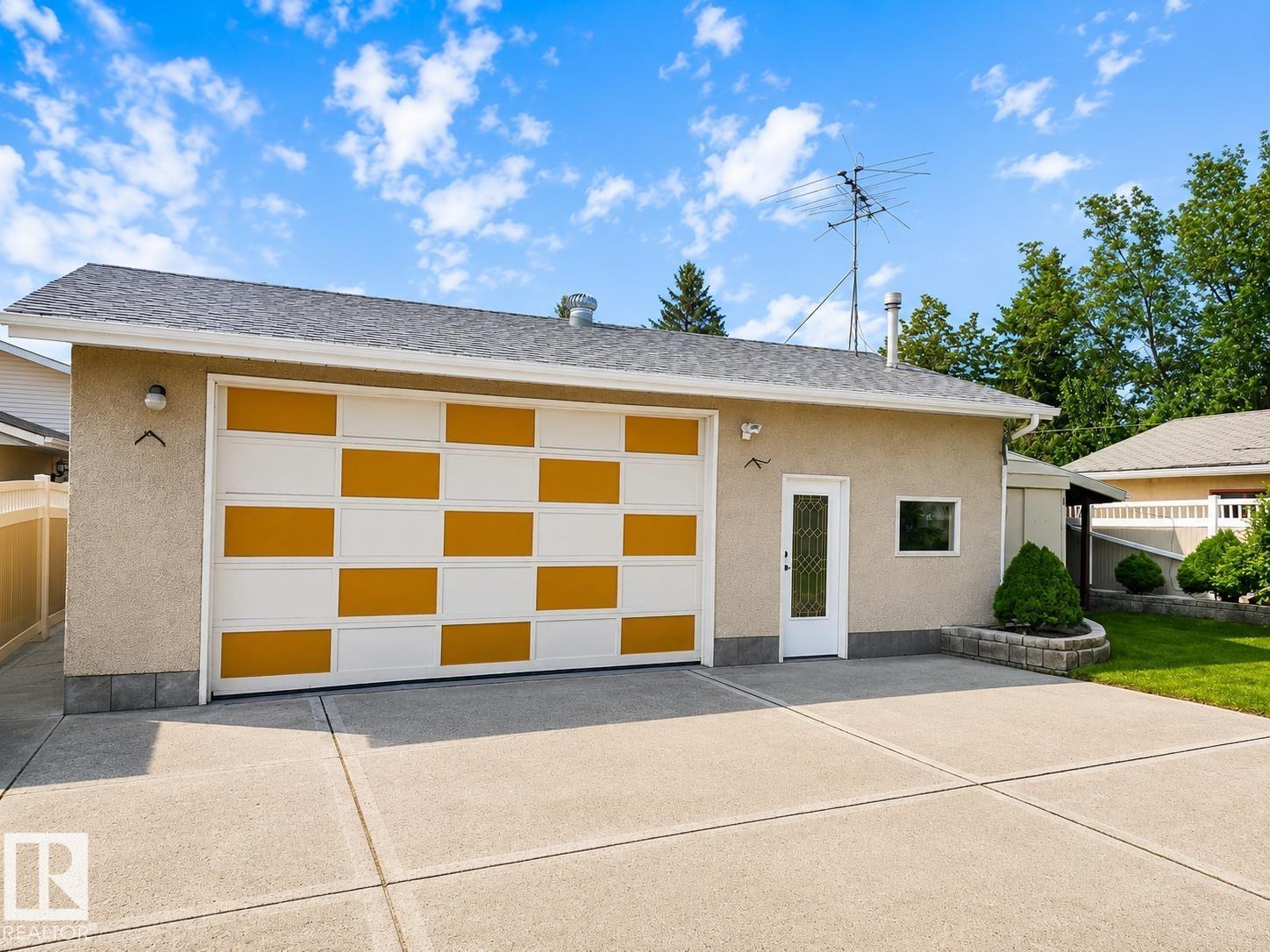 7612 40 AV NW - 24