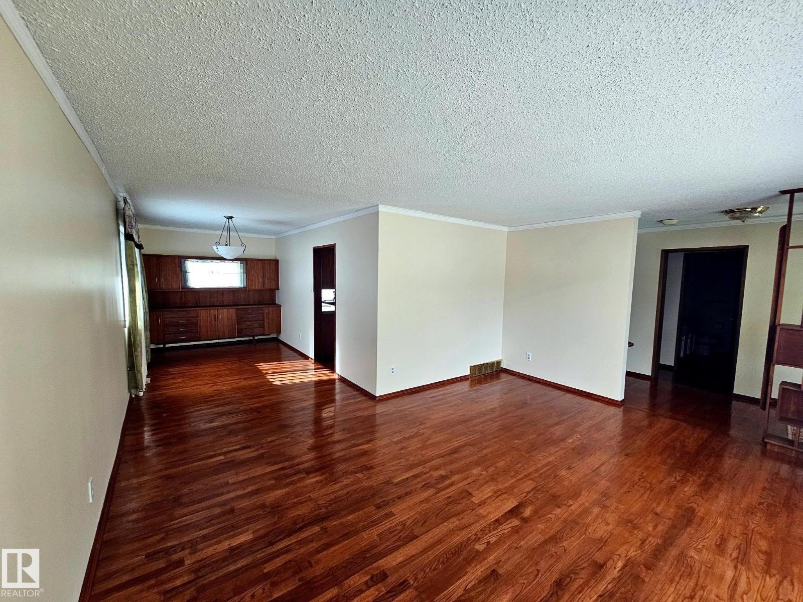 7612 40 AV NW - 3