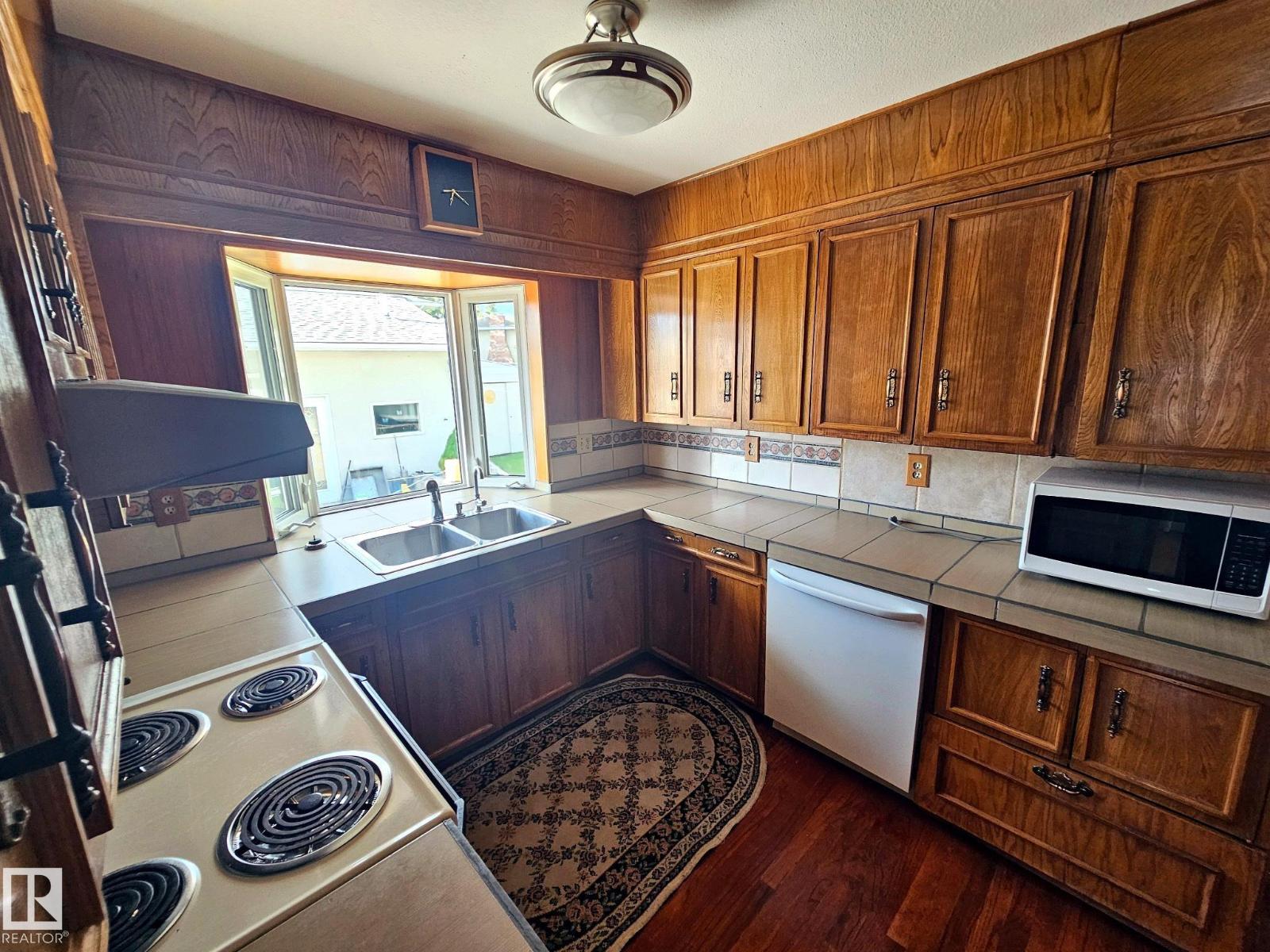 7612 40 AV NW - 5