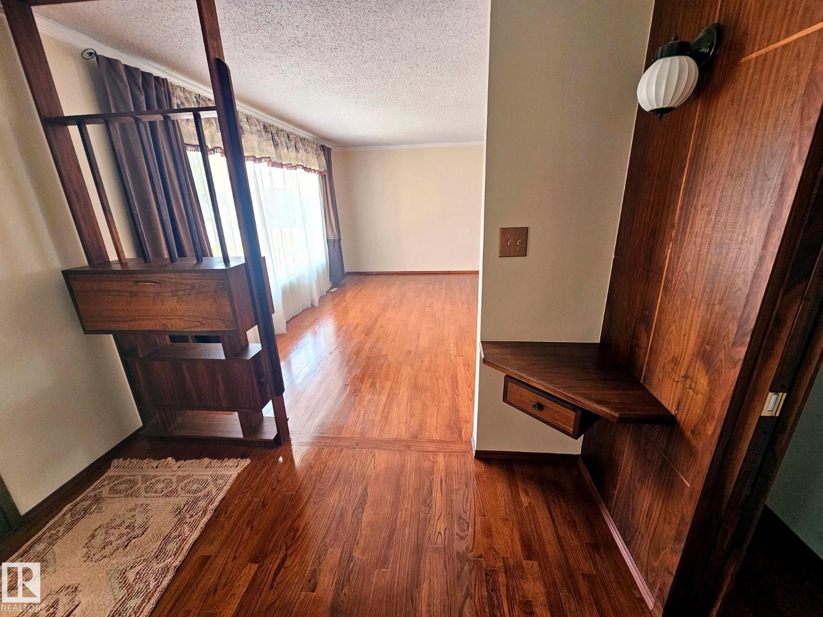 7612 40 AV NW - 6