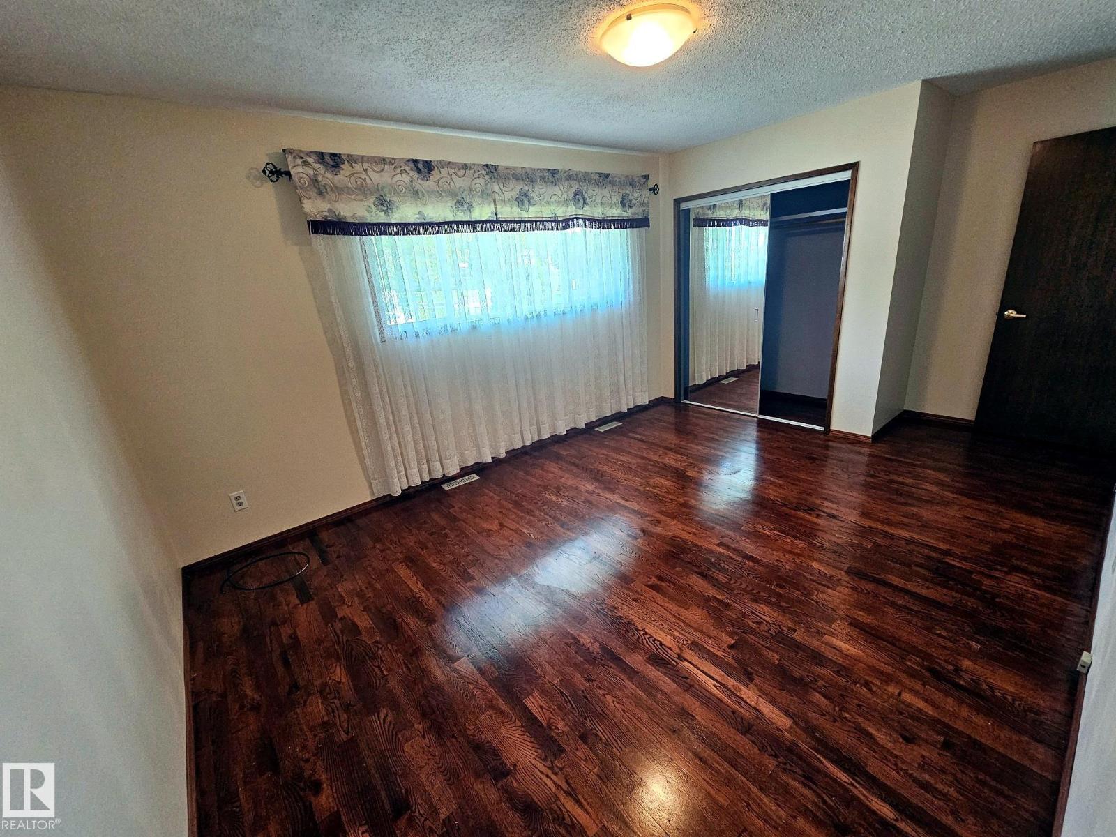 7612 40 AV NW - 8