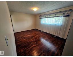 7612 40 Av Nw, Edmonton, AB T6X0X5 Photo 12