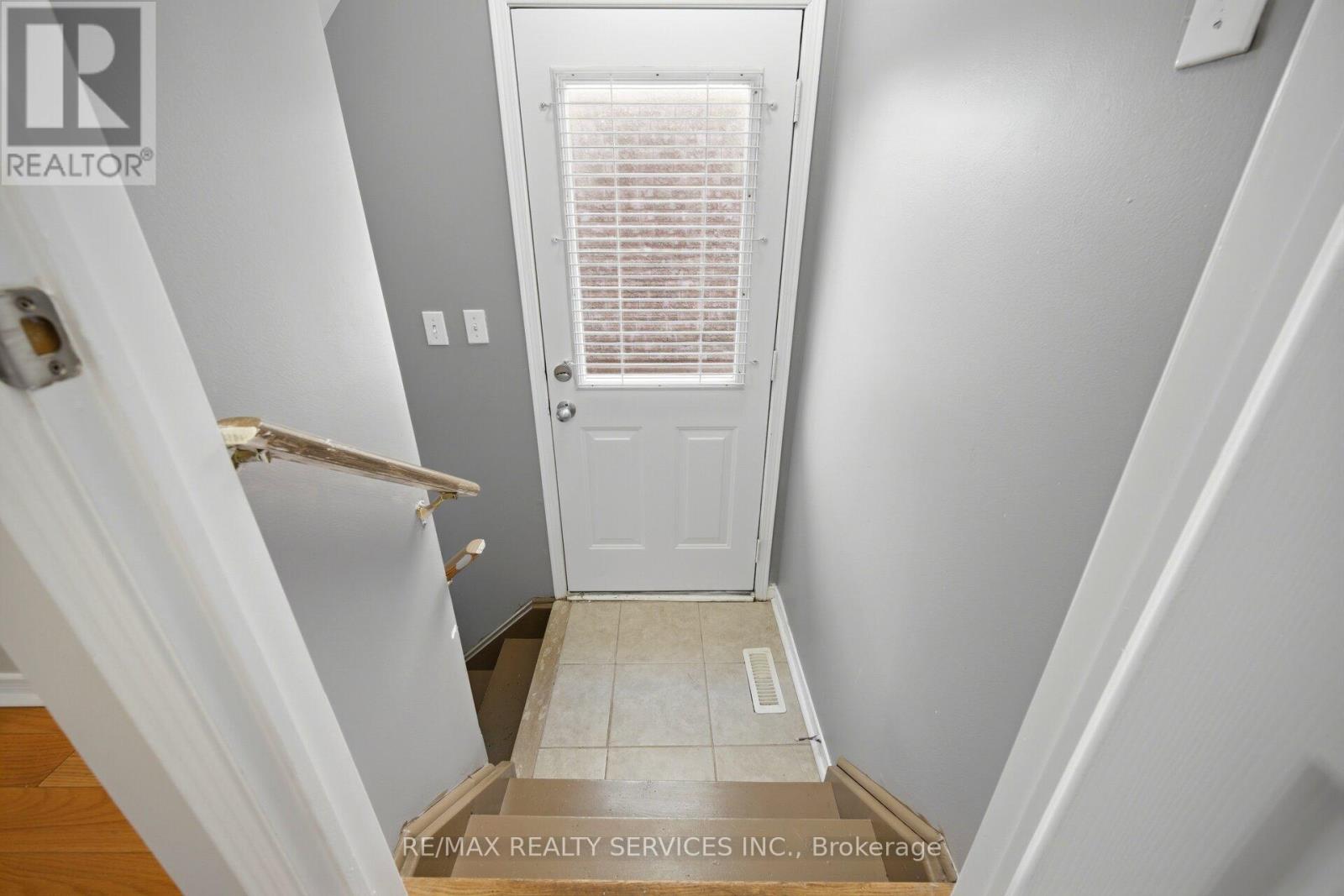 82 RUBYSILVER DRIVE - 35