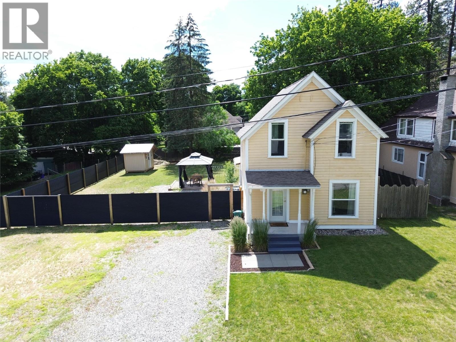 7577 4th Street - 2