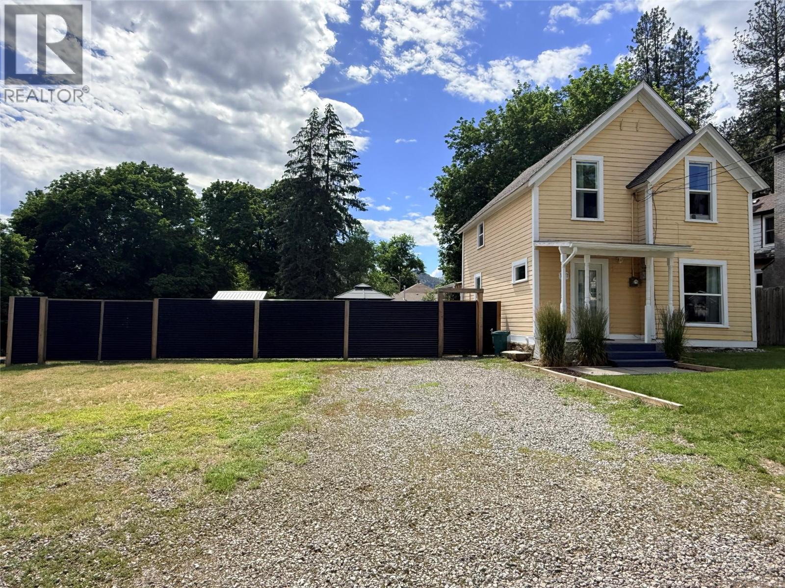 7577 4th Street - 4