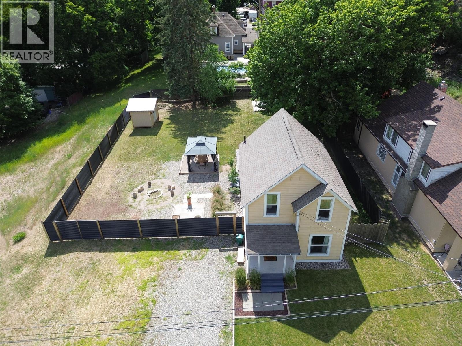 7577 4th Street - 39
