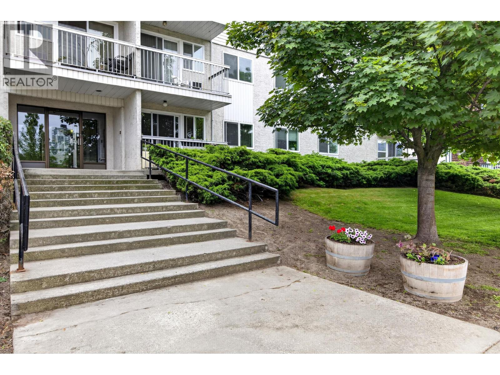 #108 625 Rowcliffe Avenue - 2