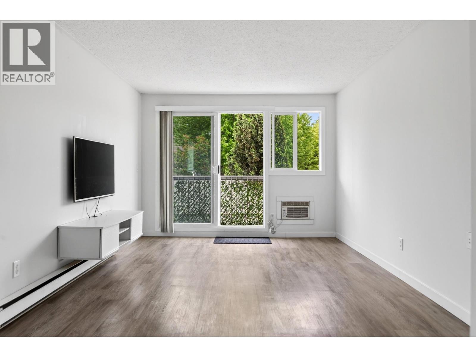 #108 625 Rowcliffe Avenue - 1