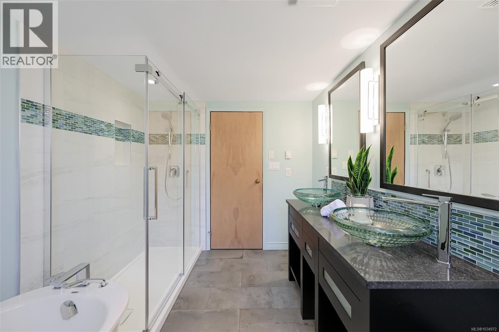 8798 Forest Park Dr - 34