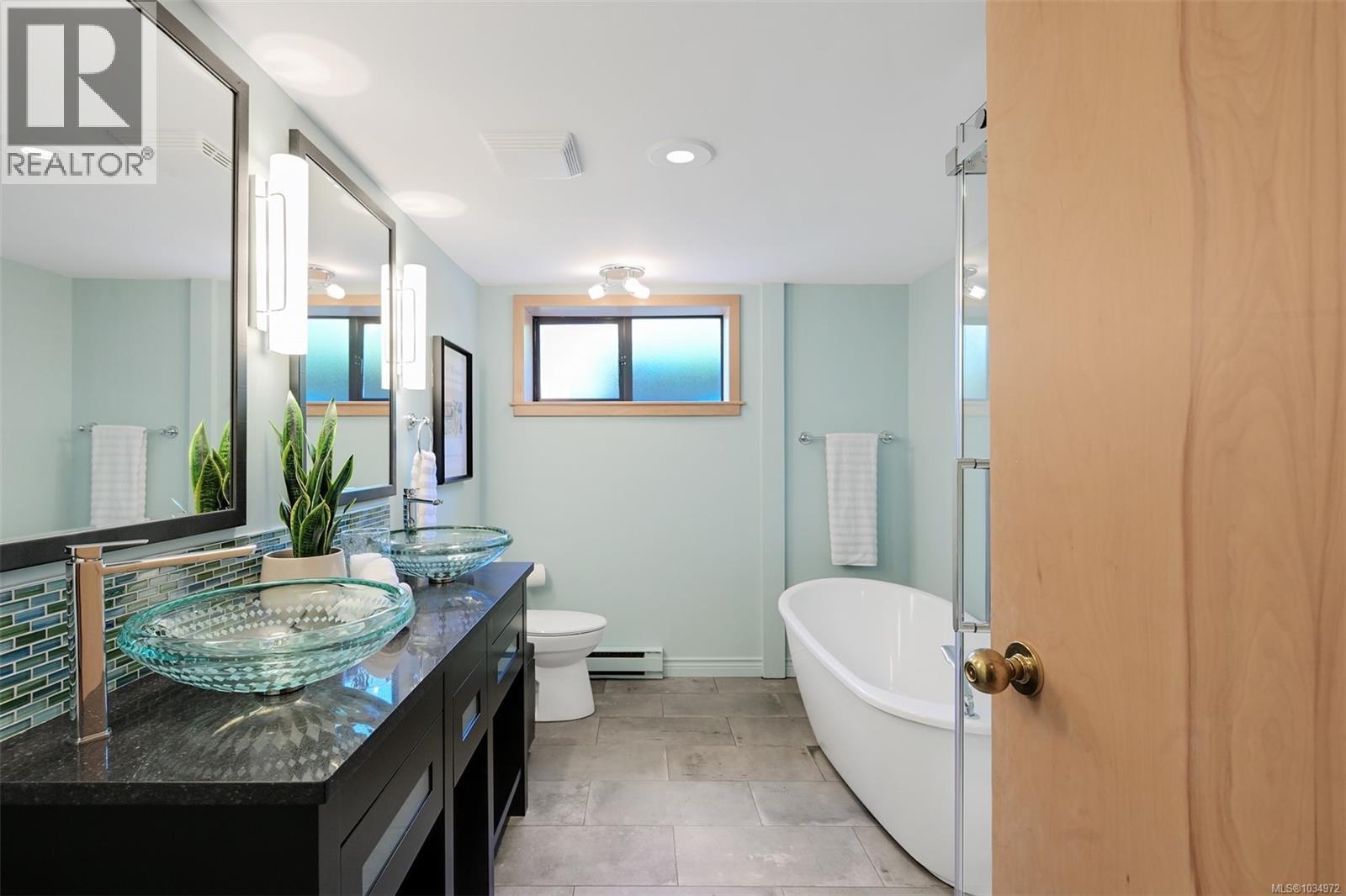 8798 Forest Park Dr - 32