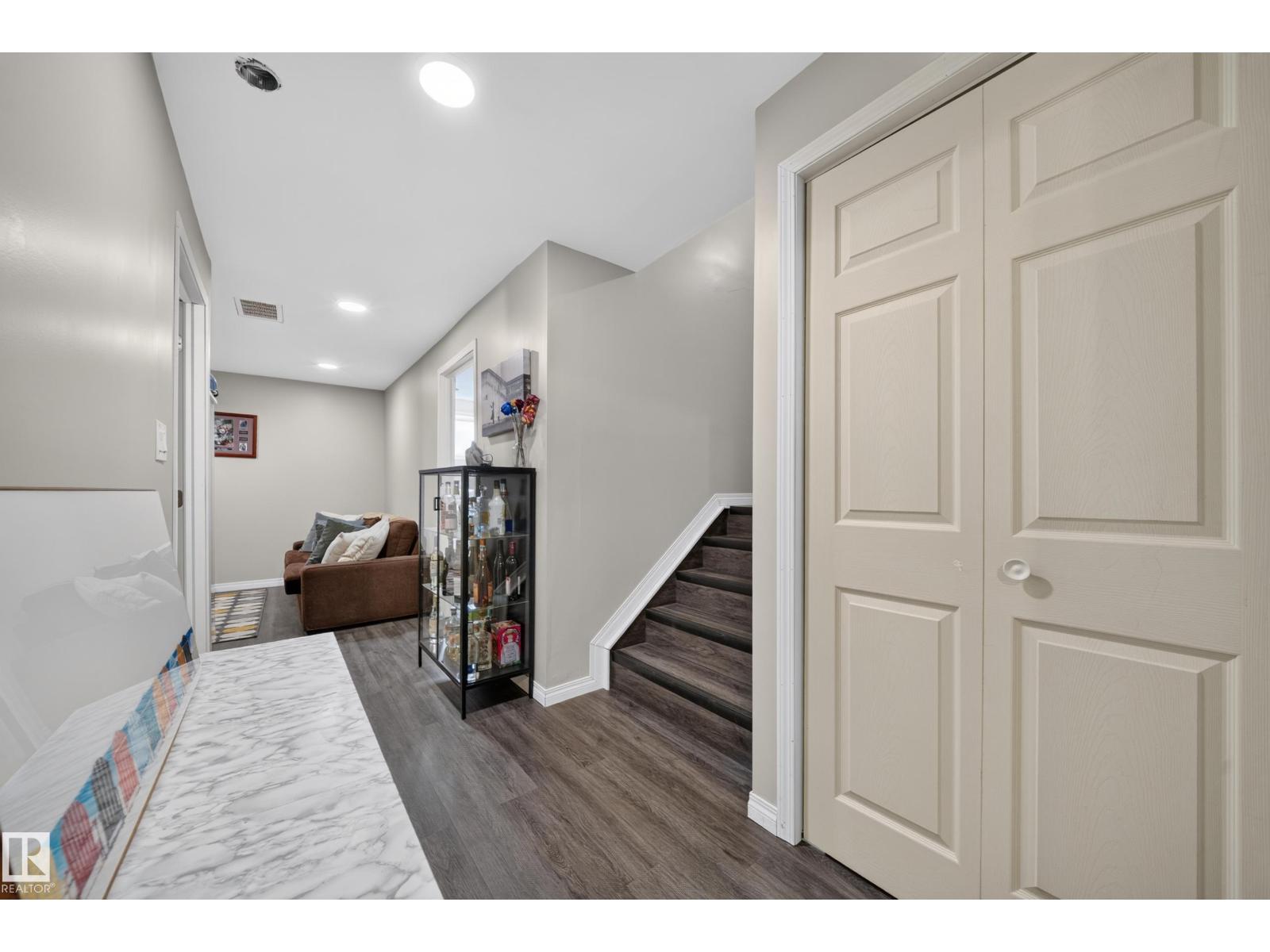2155 67 ST SW - 33