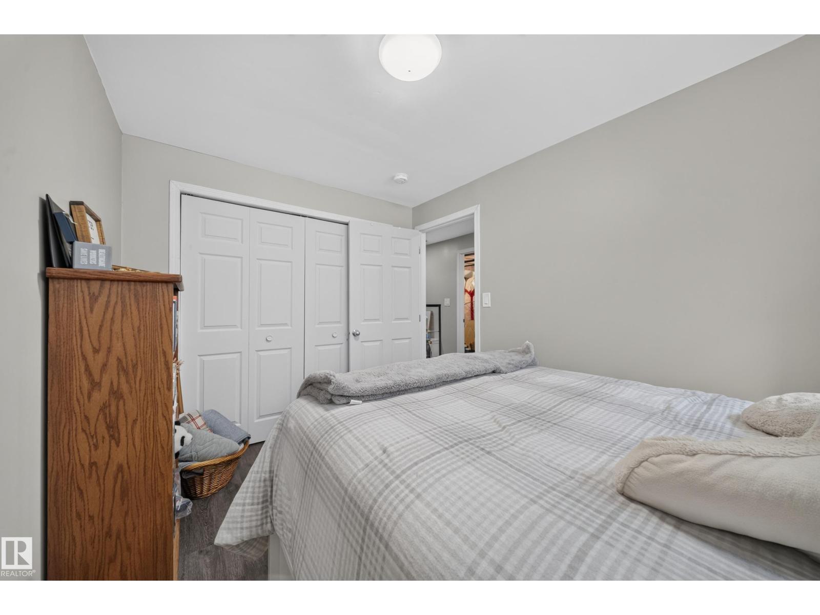 2155 67 ST SW - 37