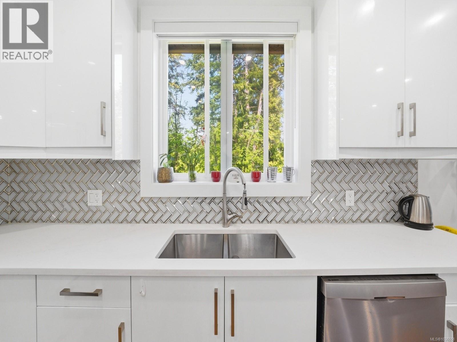 5254 Sherbourne Dr - 9