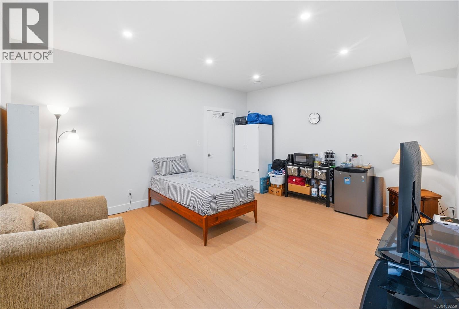 5254 Sherbourne Dr - 26