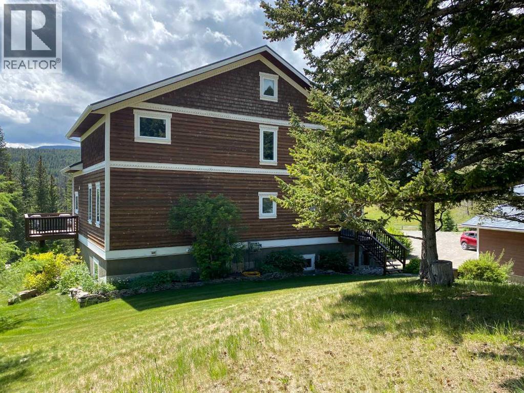 5302 19 Avenue - 4