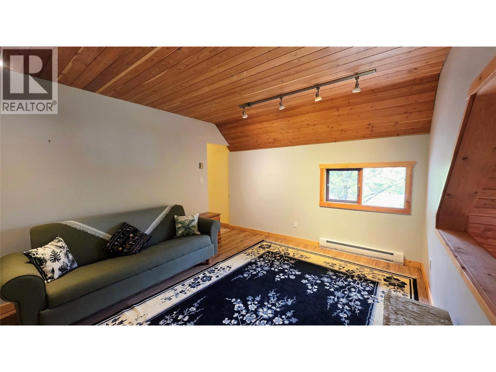 8496 B Procter Road E - 44
