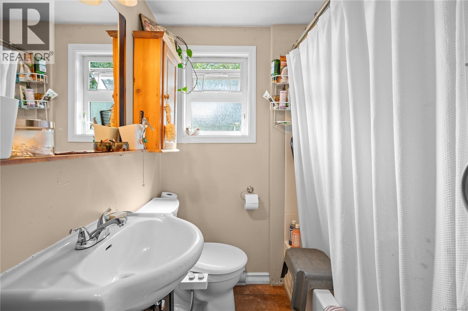 861 Tillicum Rd, Esquimalt