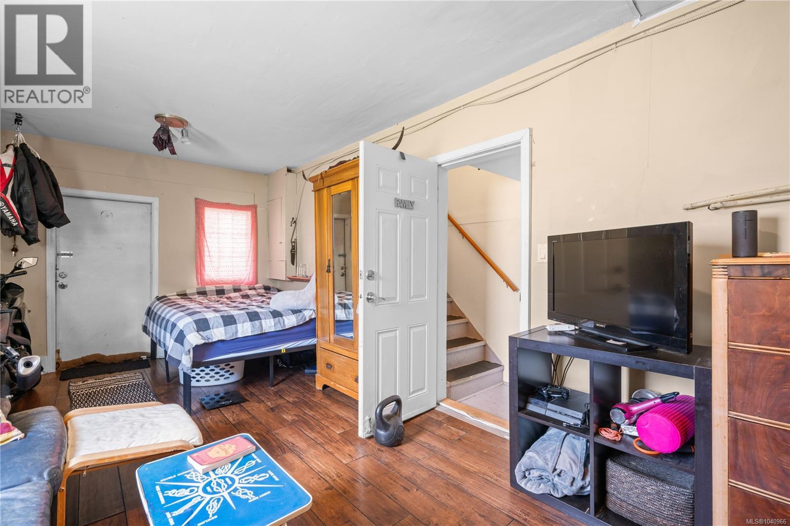 861 Tillicum Rd, Esquimalt