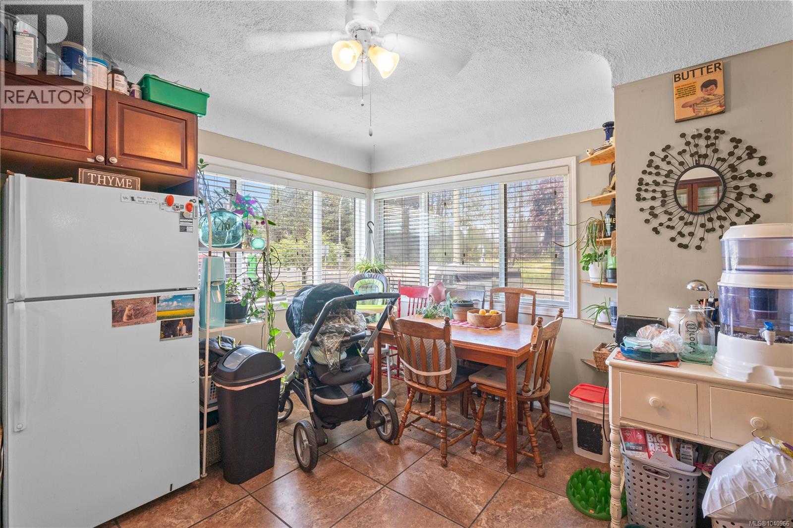 861 Tillicum Rd, Esquimalt