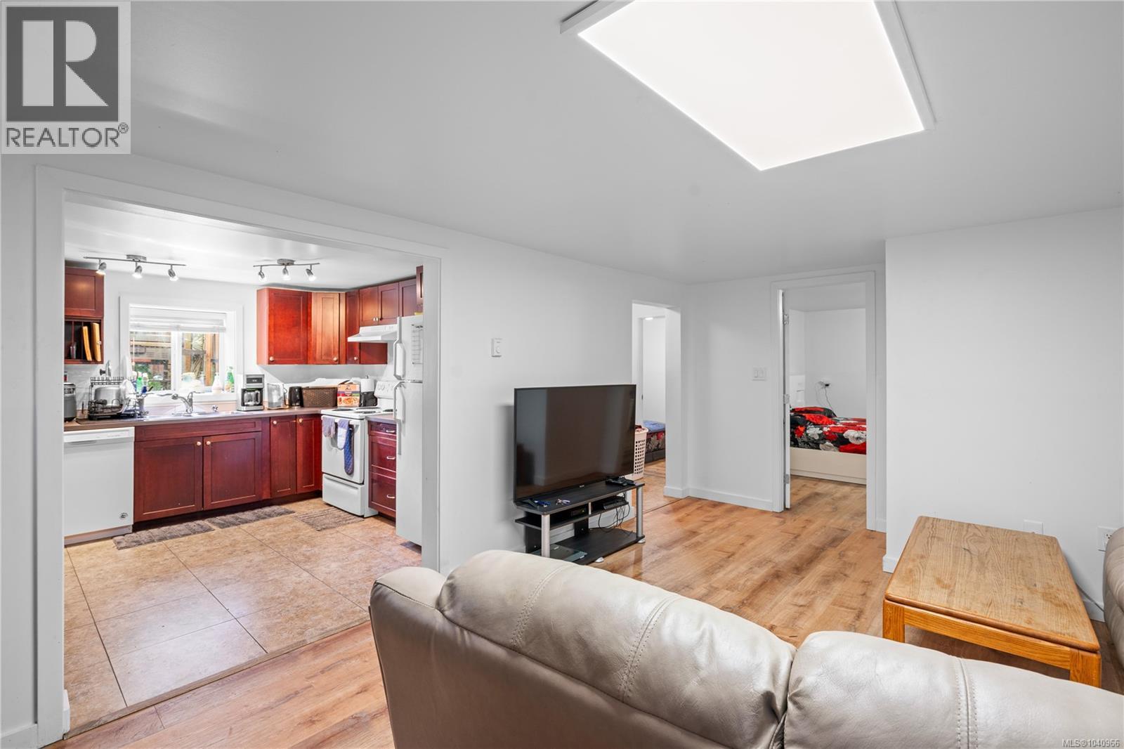 861 Tillicum Rd, Esquimalt