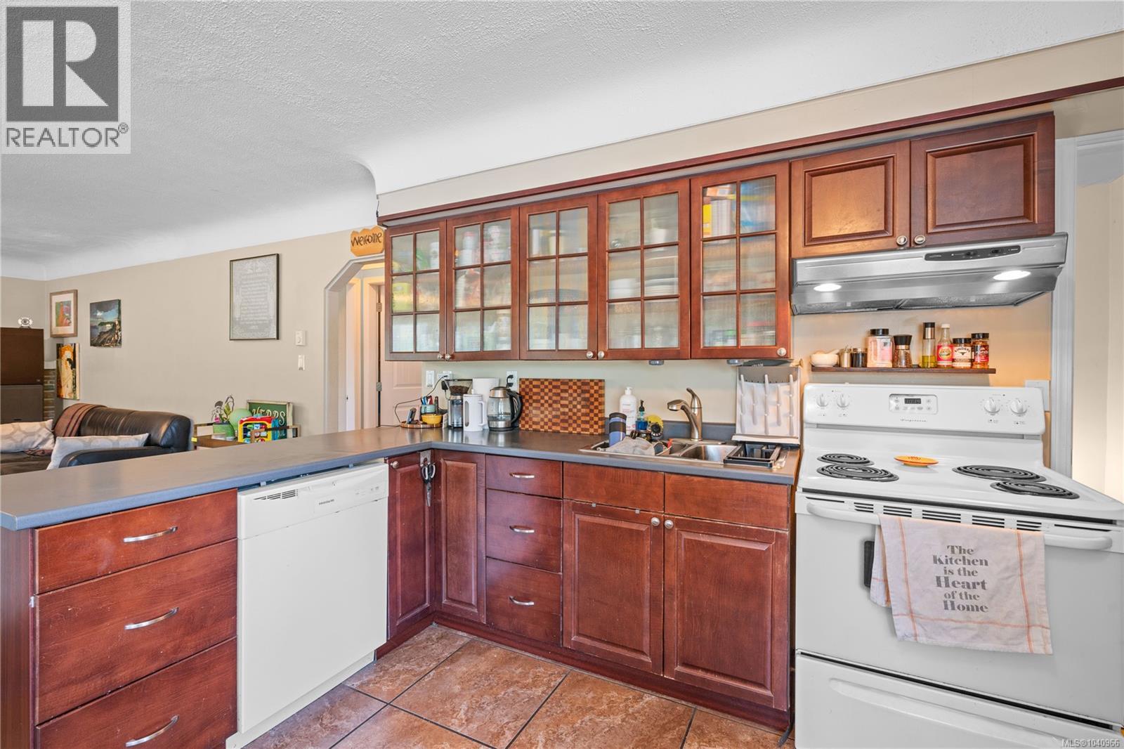 861 Tillicum Rd, Esquimalt