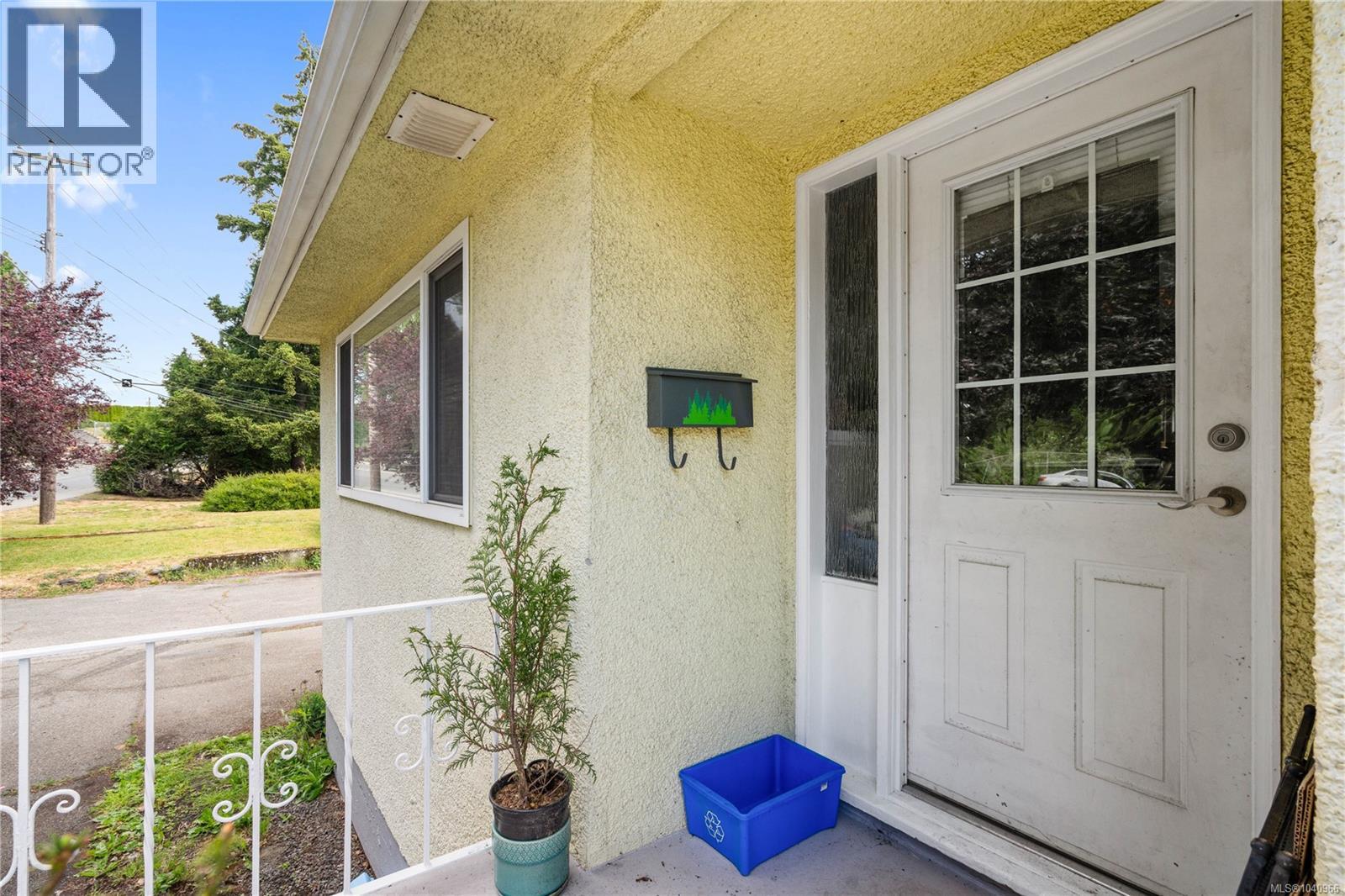 861 Tillicum Rd, Esquimalt