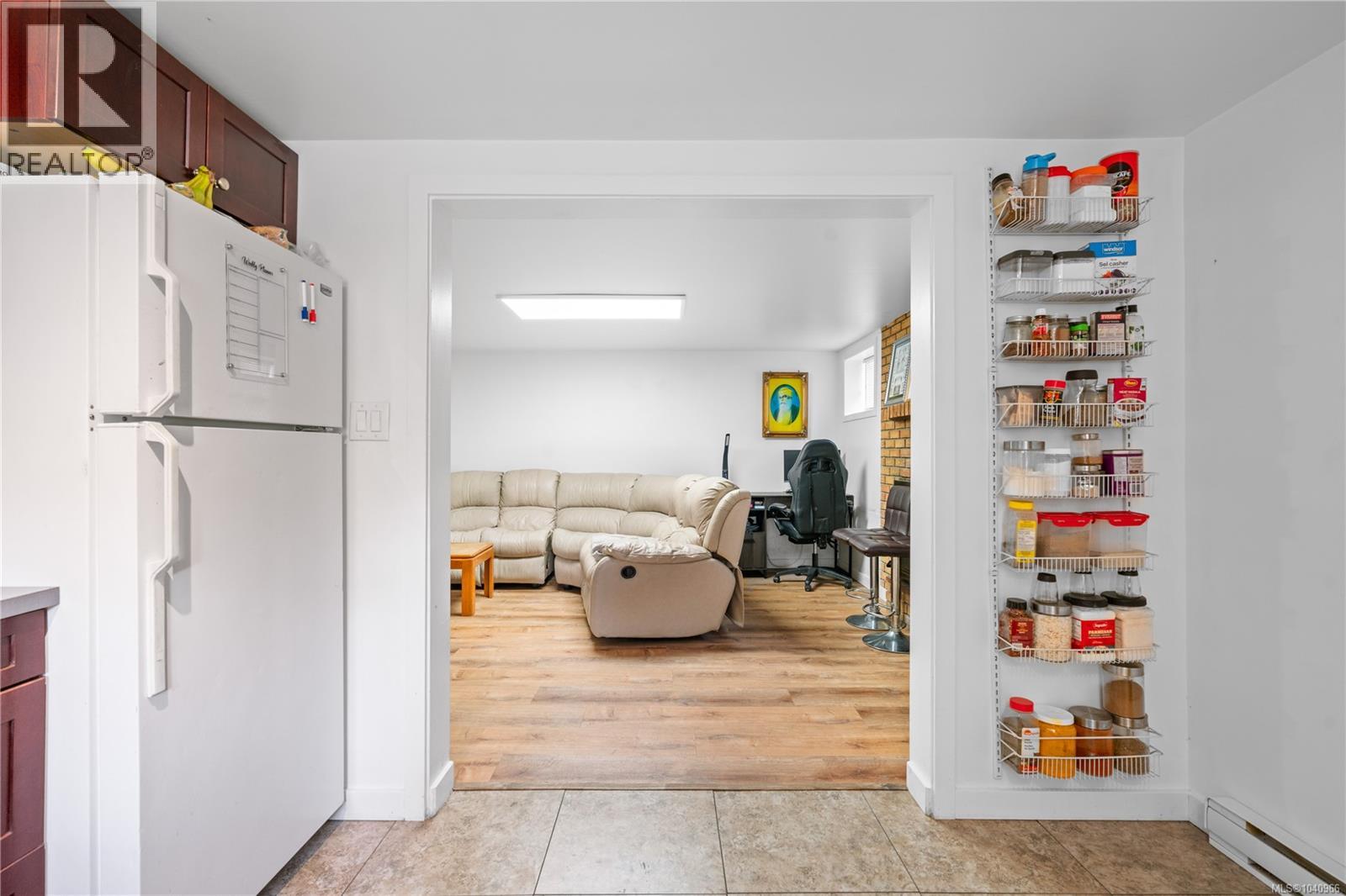 861 Tillicum Rd, Esquimalt