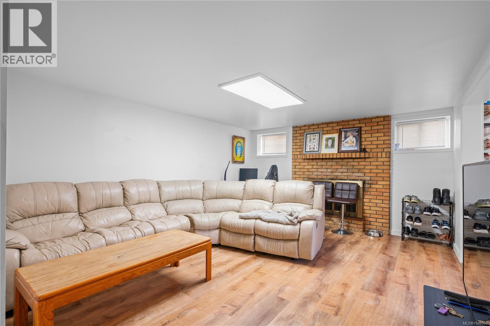 861 Tillicum Rd, Esquimalt