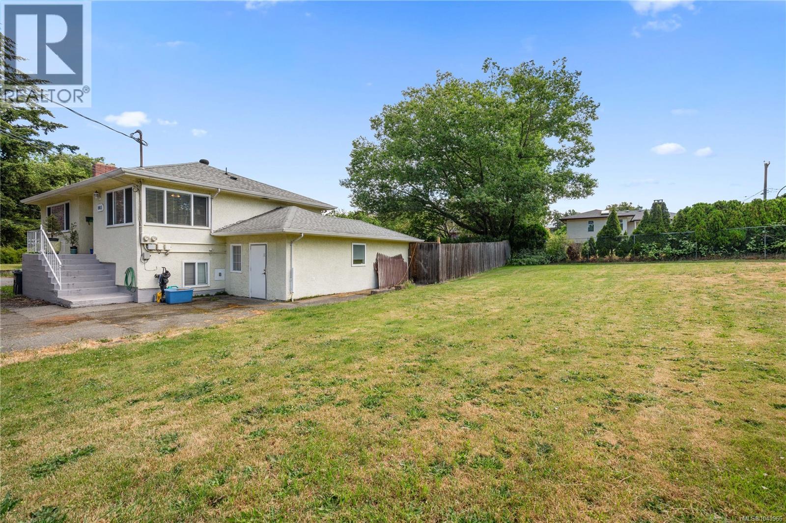 861 Tillicum Rd, Esquimalt