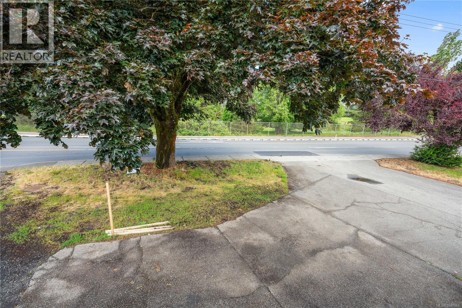 861 Tillicum Rd, Esquimalt